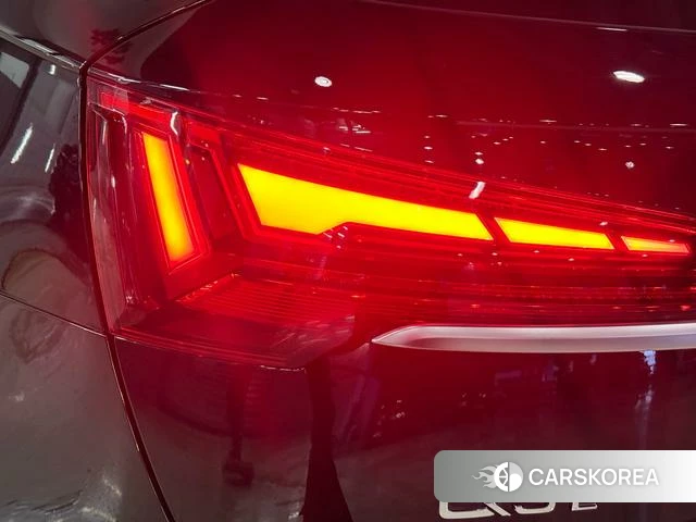 Audi Q5L 2021 Черный из Китая