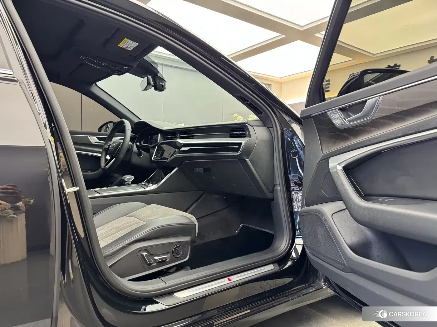 Audi A6L 2023 Черный из Китая