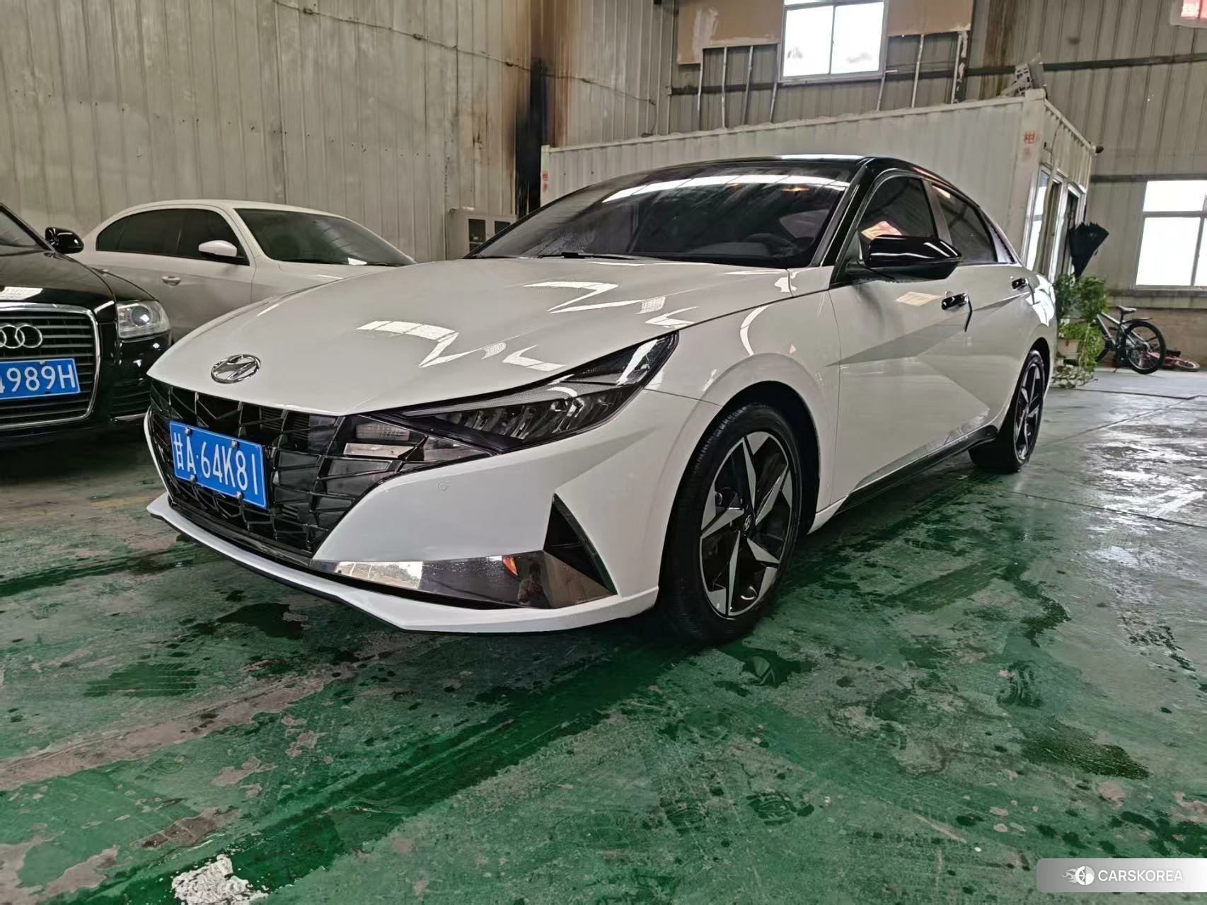 Hyundai Elantra 2023 Белый из Китая
