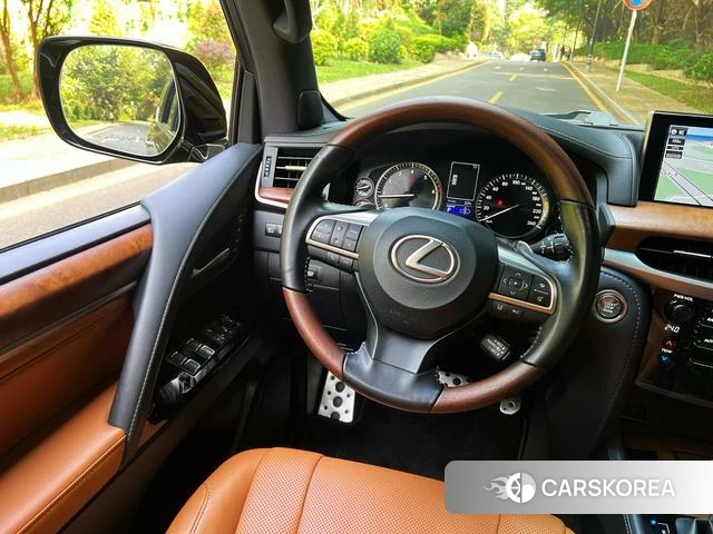 Lexus LX 2022 Зеленый из Китая
