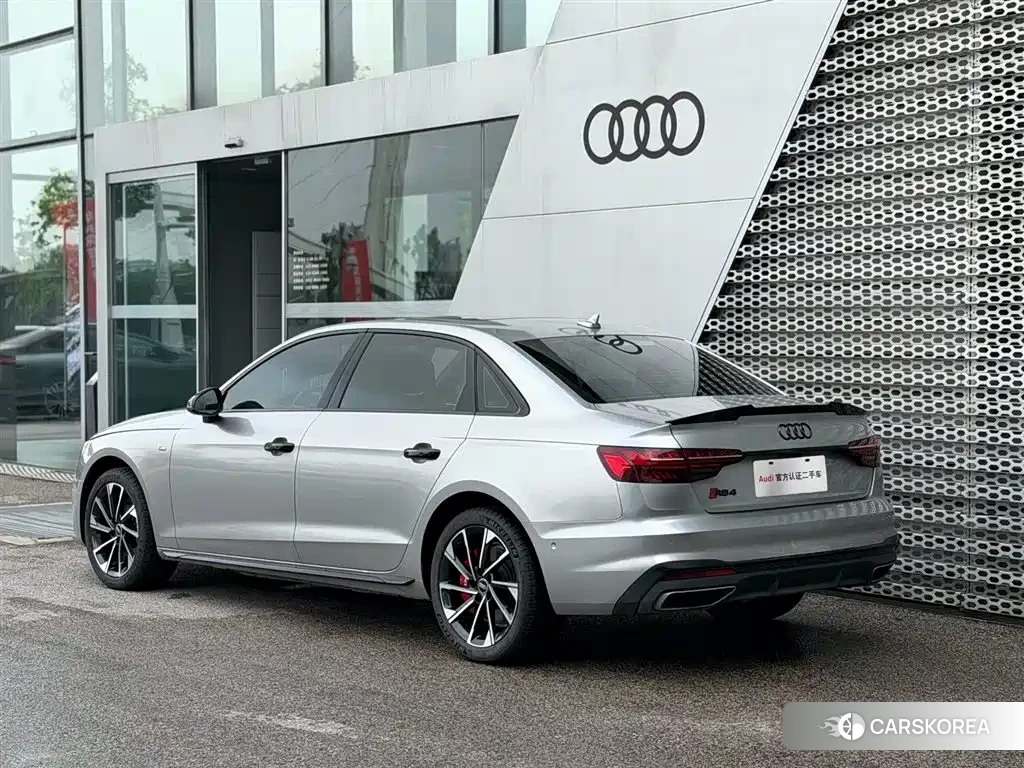 Audi A4L 2023 Silver/gray из Китая