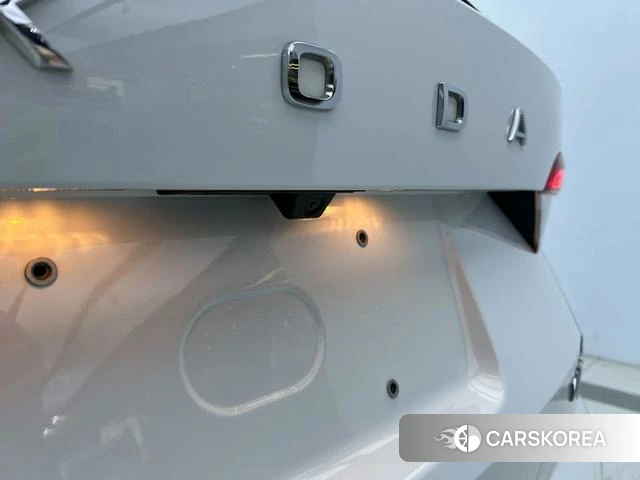 Skoda Komick 2023 Белый из Китая