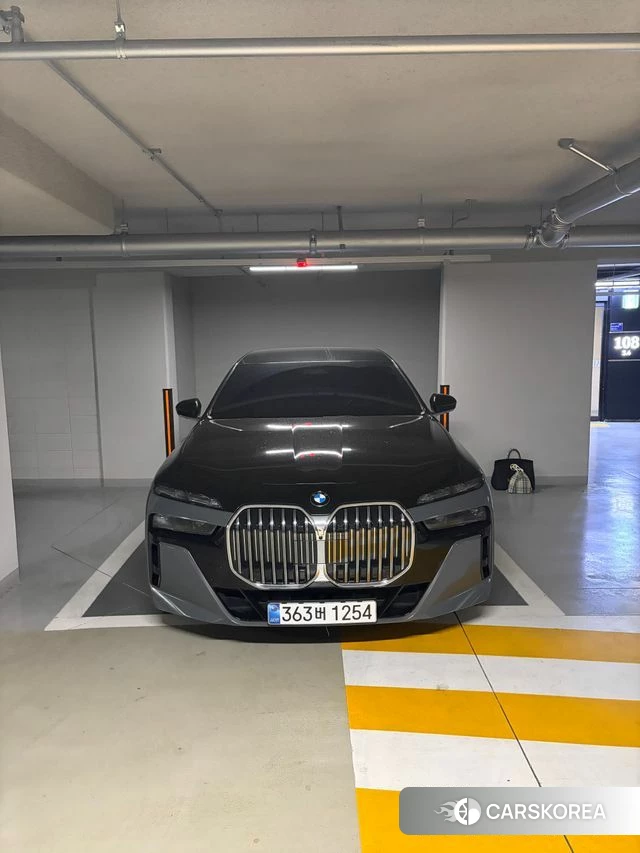 BMW 7 Series (G70) 2024 Черный из Кореи