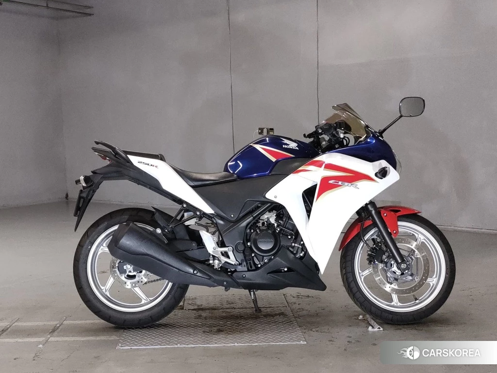 Проданный Honda CBR250R 2011 из Японии, фото 2