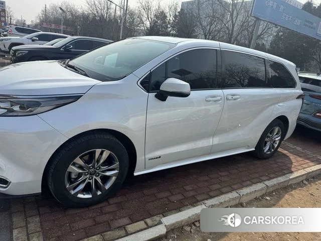 Toyota Saina 2023 Белый из Китая