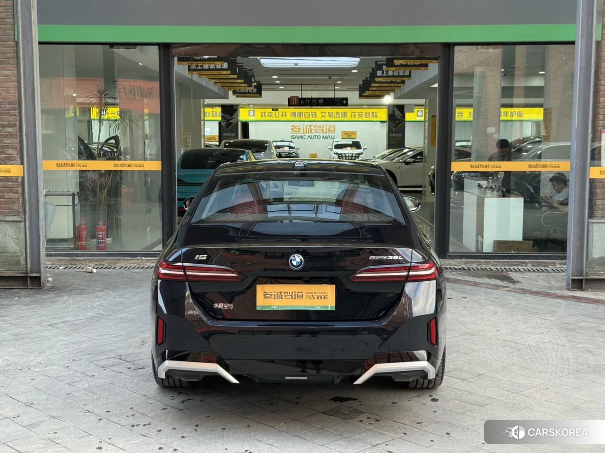 BMW i5 2025 Черный из Китая