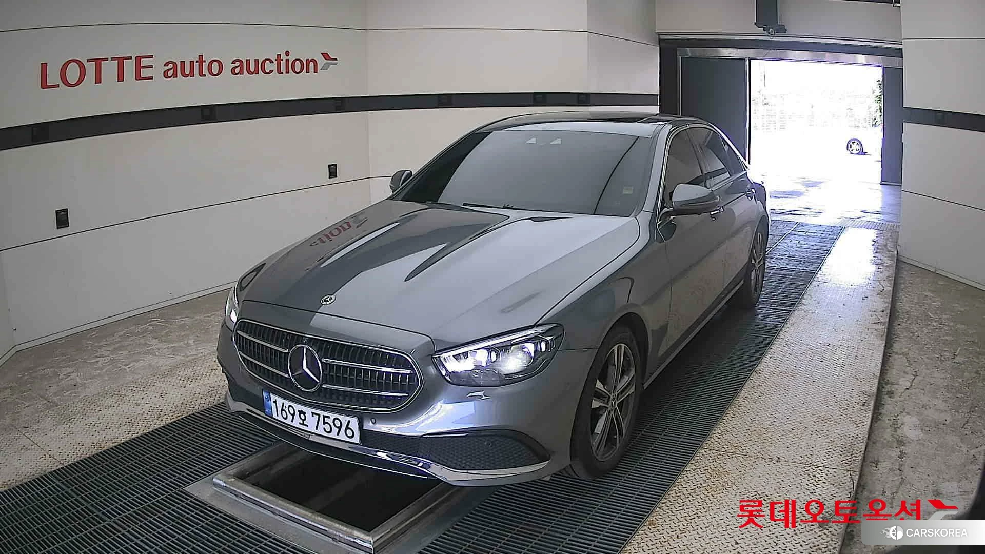 Mercedes-Benz Mercedes-Benz E350 4MATIC 2022 992-SELENITE GREY (BENZ) из Кореи