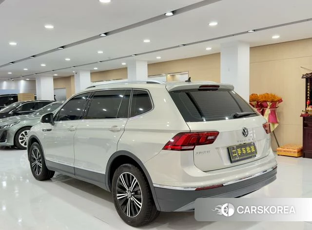 Volkswagen Tiguan L 2021 Шампань из Китая