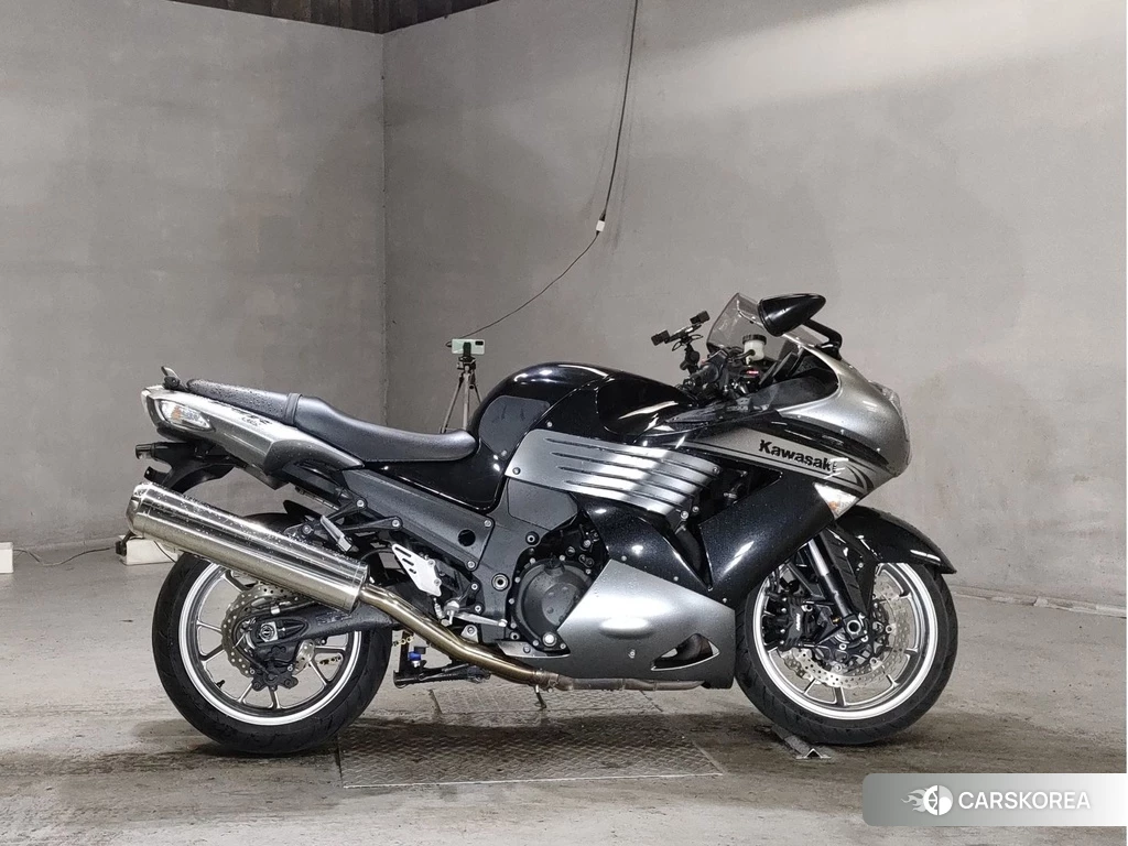 Проданный Kawasaki ZZR1400 2010 из Японии
