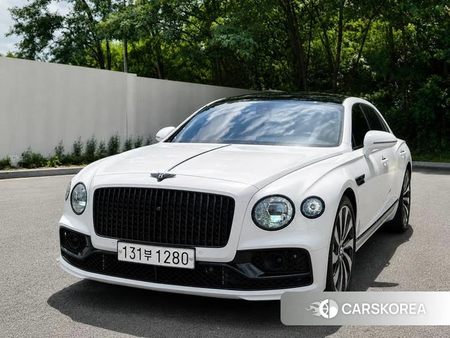 Bentley Flying Spur 3rd Generation 2022 Серебристо-серый из Кореи