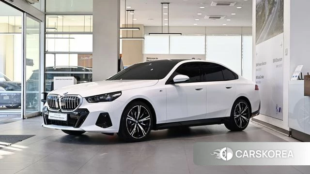 BMW 5 Series (G60) 2026 Белый из Кореи