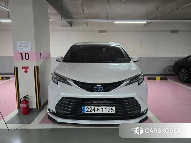 Toyota Sienna 4th Generation 2024 Белый из Кореи