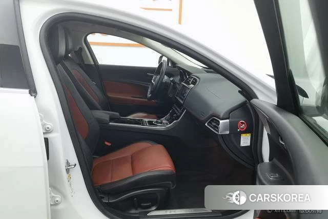 Jaguar XE 2018 Белый из Китая