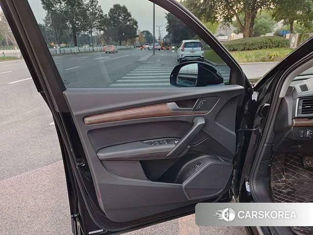 Audi Q5L 2022 Черный из Китая