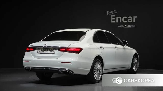 Mercedes-Benz E-Class W213 2022 Белый из Кореи