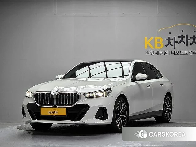 BMW 5 Series (G60) 2025 Белый из Кореи
