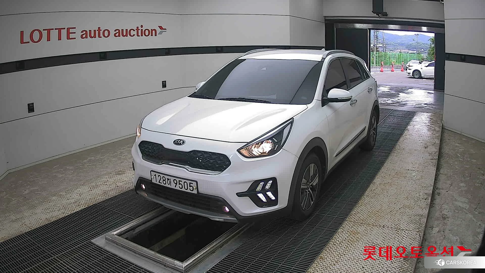 Kia Niro Hybrid 2020 Snow White Pearl (optional) из Кореи