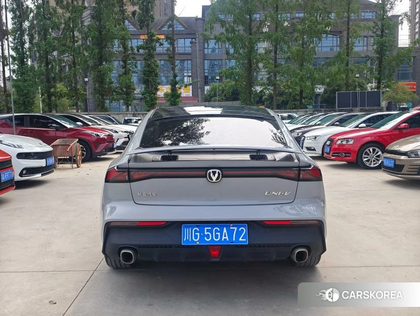 Chang'an UNI-V 2022 Темно-серый из Китая