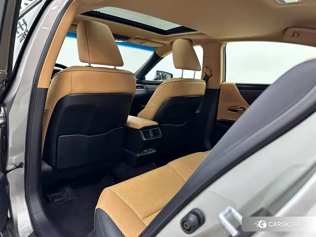 Lexus ES 2022 Champagne/brown из Китая