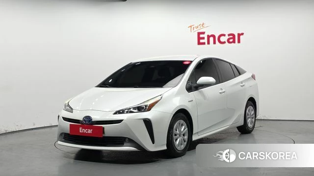 Toyota Prius 4th Generation 2021 Белый из Кореи