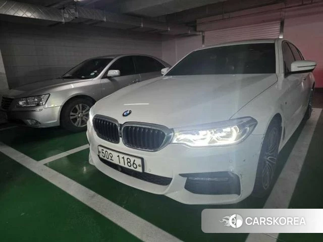 BMW 5 Series (G30) 2018 Белый из Кореи