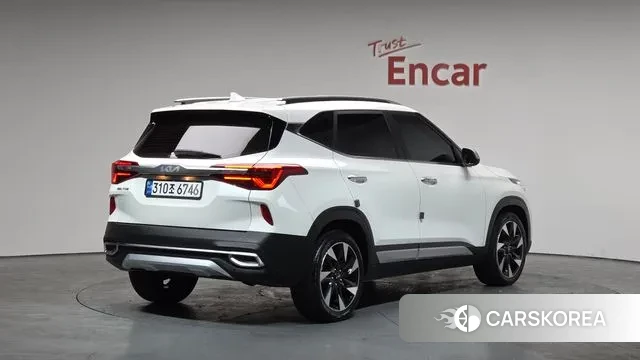 Kia Seltos 2022 Белый из Кореи