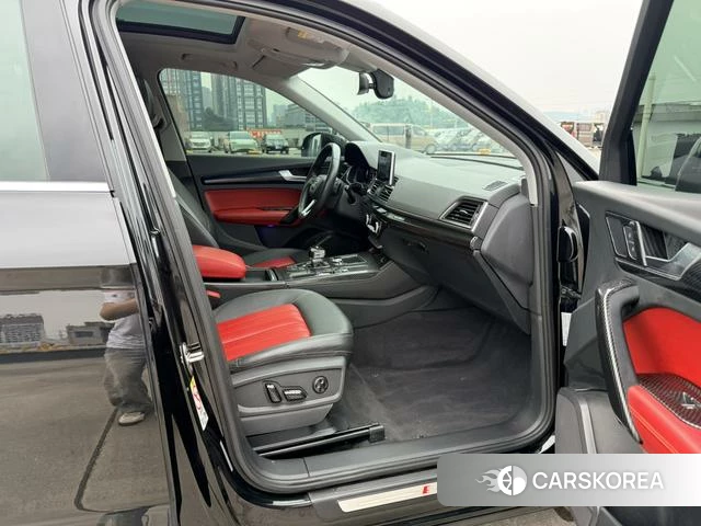 Audi Q5L 2020 Черный из Китая