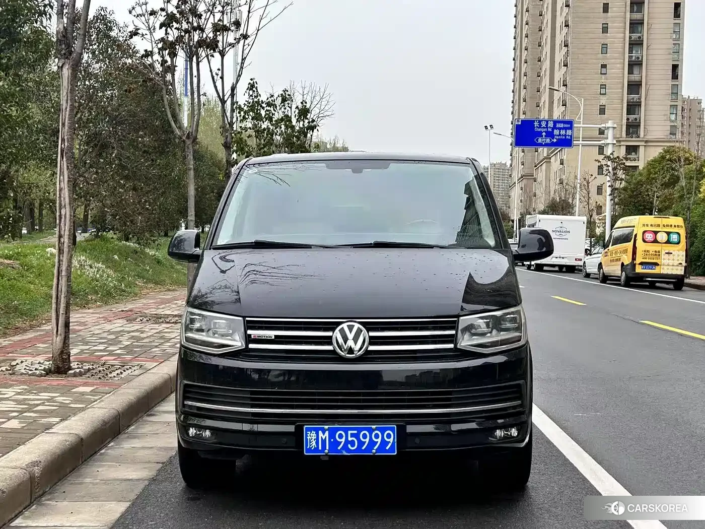 Volkswagen Multivan 2018 Черный из Китая