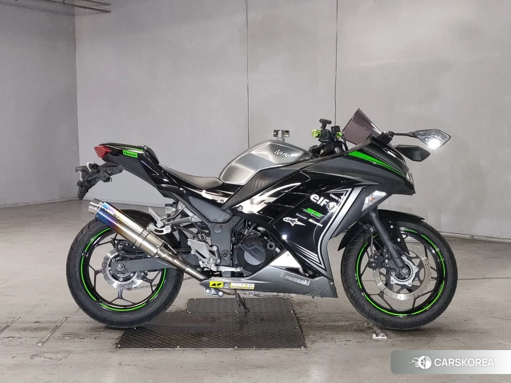 Проданный Kawasaki NINJA 250 2015 из Японии