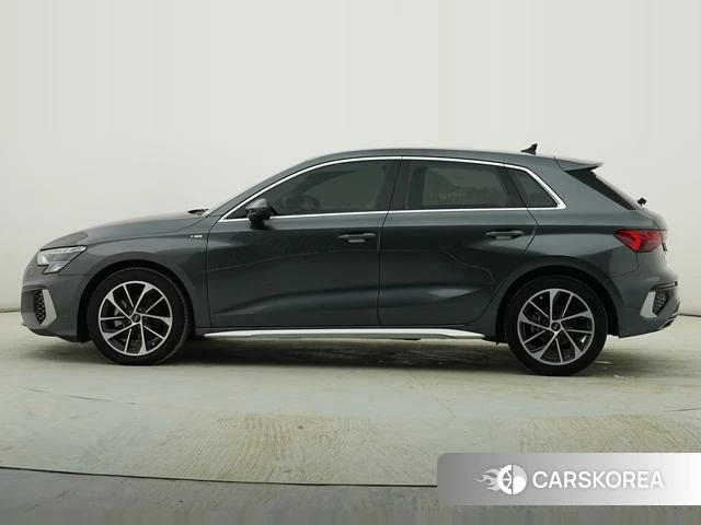 Audi A3 2023 Темно-серый из Китая