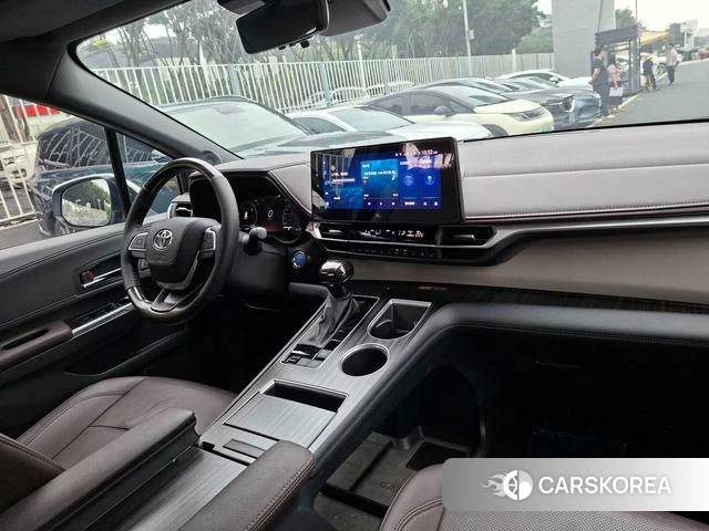 Toyota Grevia 2023 Белый из Китая