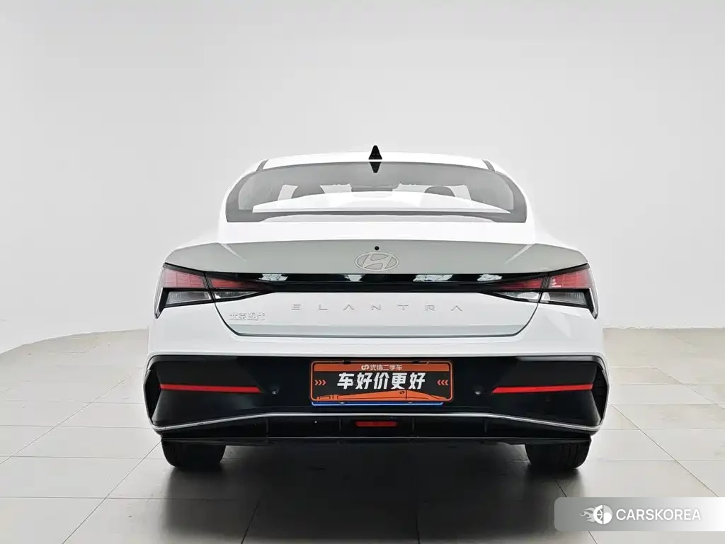 Hyundai Elantra 2023 Белый из Китая, фото 2