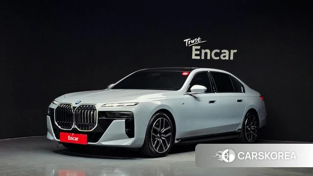 BMW i7 (G70) 2023 Серебристо-серый из Кореи