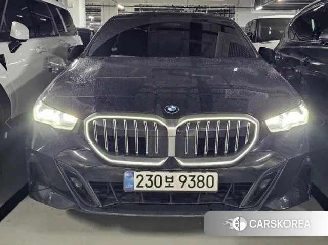 BMW 5 Series (G60) 2024 Черный из Кореи