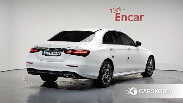 Mercedes-Benz E-Class W213 2022 Белый из Кореи