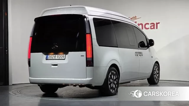 Hyundai Staria 2023 Белый из Кореи