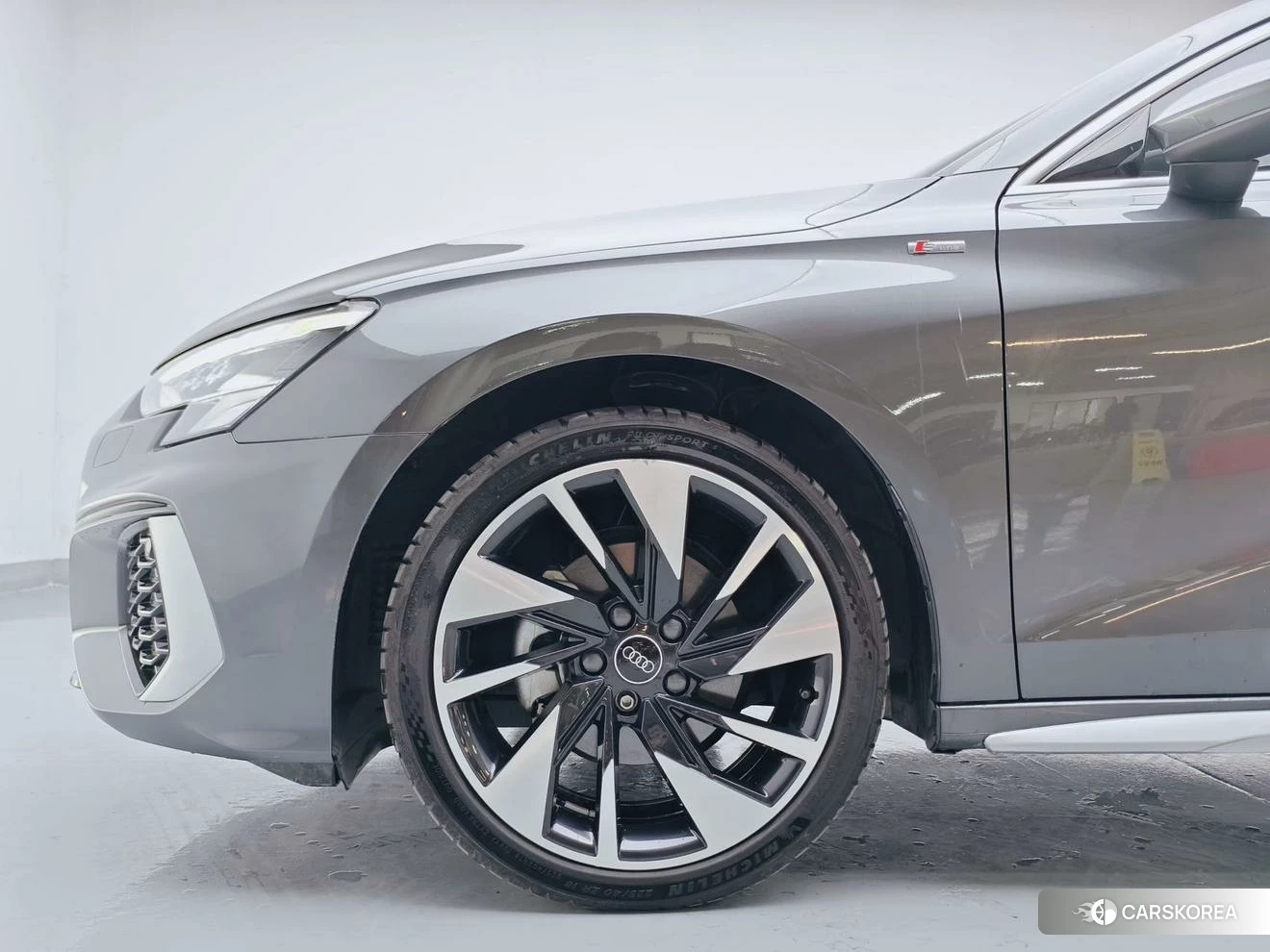 Audi A3 2023 Темно-серый из Китая