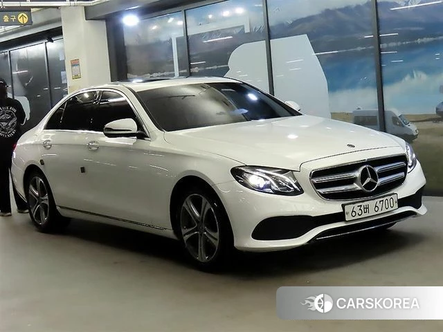 Mercedes-Benz E-Class W213 2018 Белый из Кореи