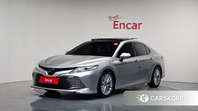 Toyota Camry (XV70) 2018 Серебристо-серый из Кореи