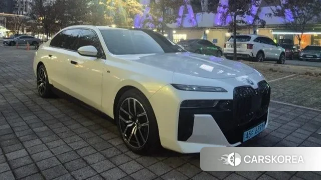 BMW i7 (G70) 2023 Белый из Кореи