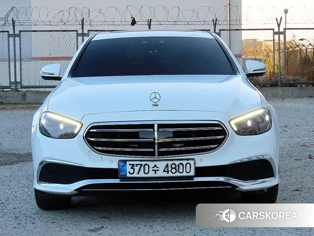 Mercedes-Benz E-Class W213 2021 Белый из Кореи