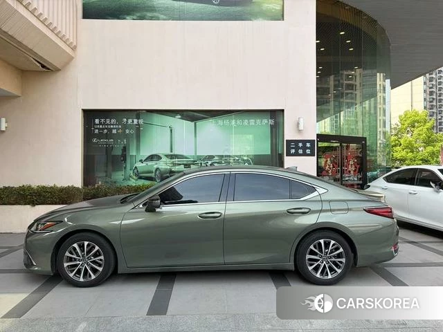 Lexus ES 2022 Зеленый из Китая