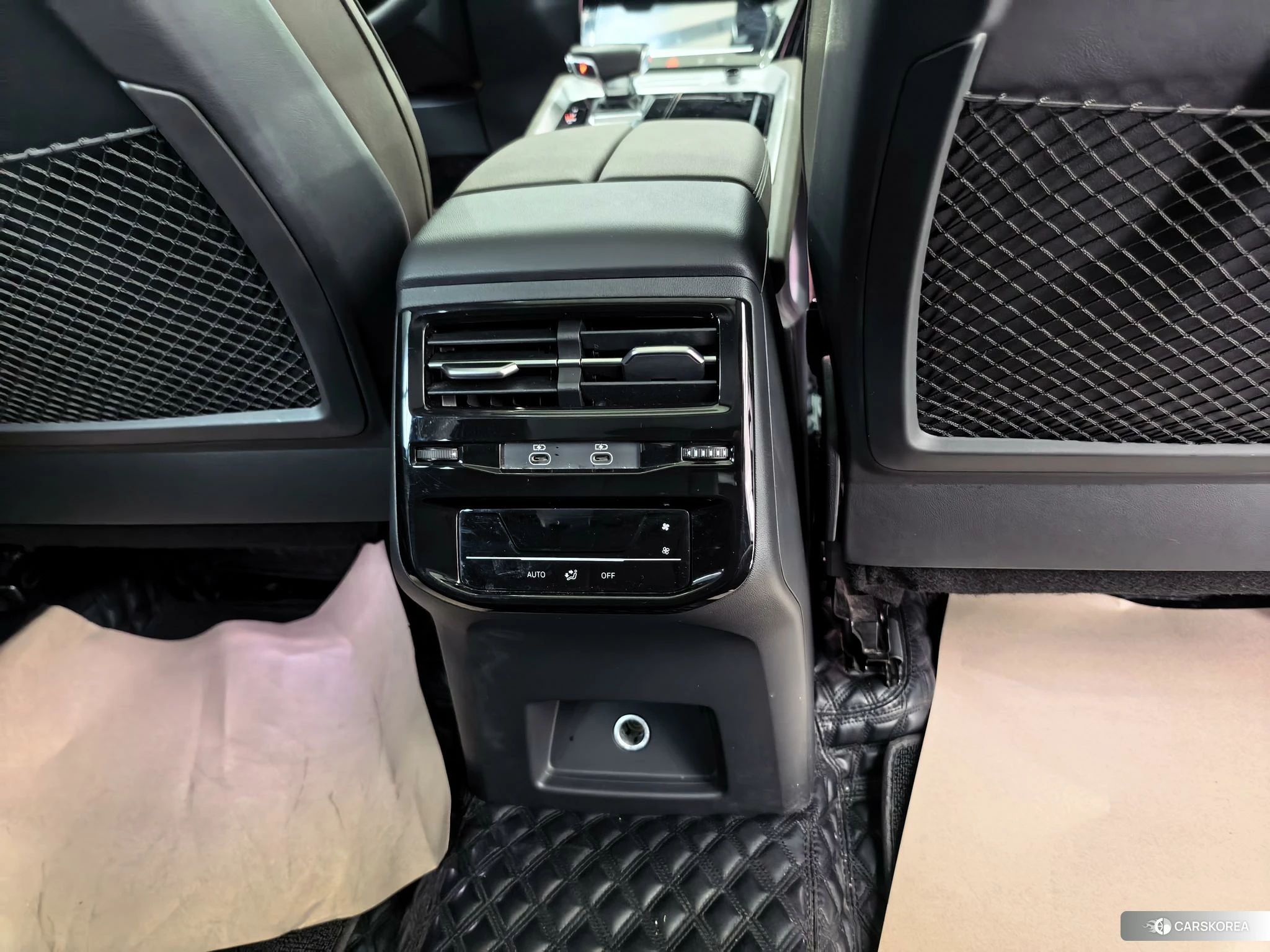 Audi Q6 2023 Черный из Китая