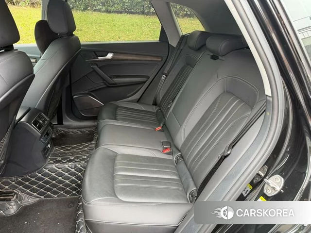 Audi Q5L 2022 Черный из Китая