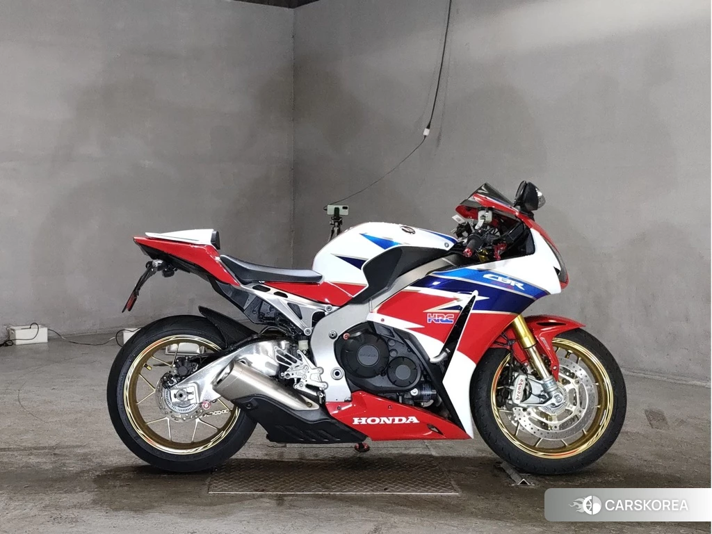 Проданный Honda CBR1000RR 2016 из Японии