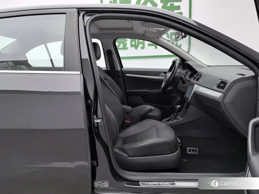 Volkswagen Lavida 2018 Черный из Китая