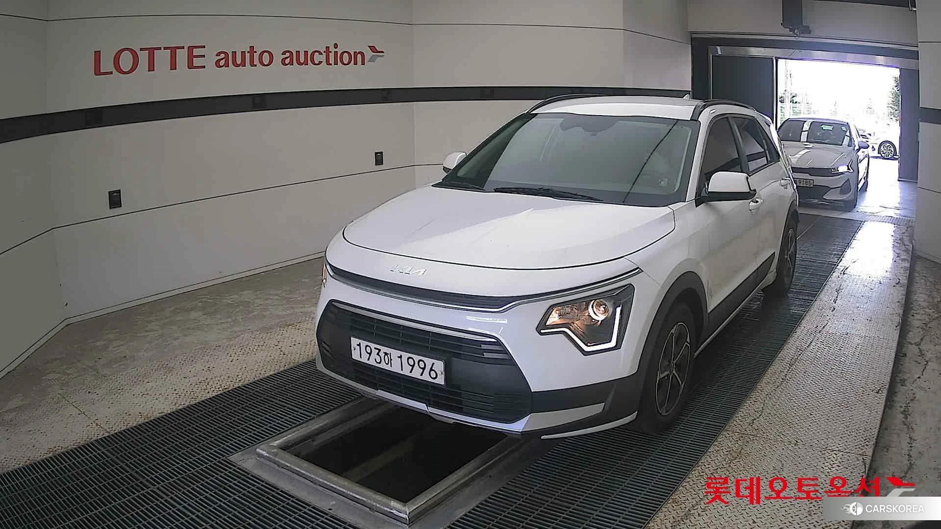 Kia Niro Hybrid 2022 Snow White Pearl (optional) из Кореи