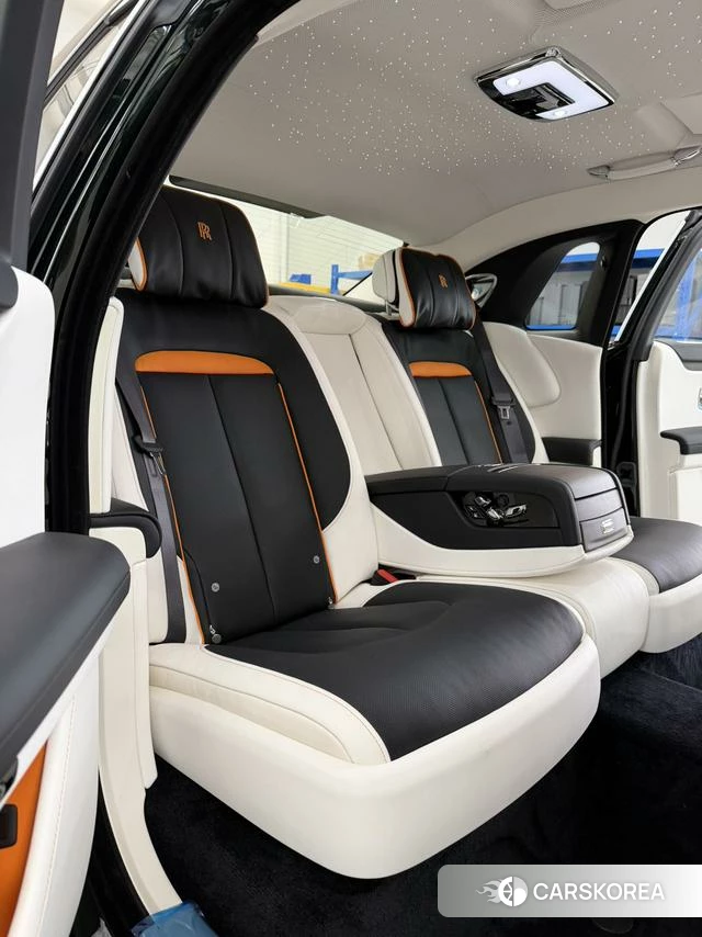 Rolls-Royce Gust 2024 Черный из Китая