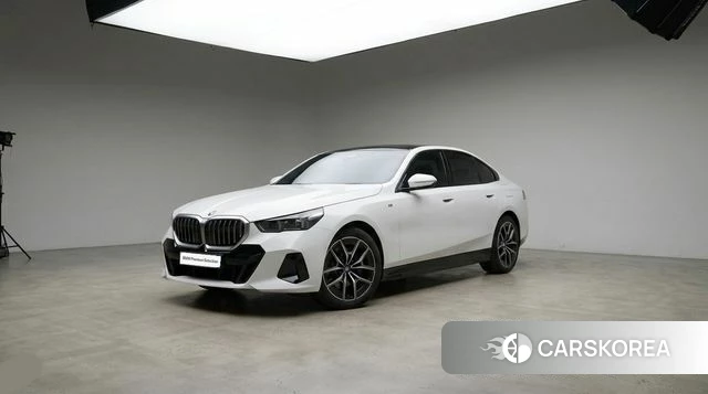 BMW 5 Series (G60) 2025 Белый из Кореи