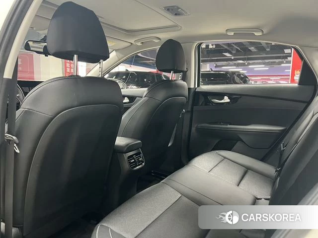 Kia K3 2023 Белый из Китая